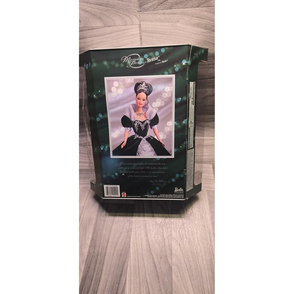 2000 MILLENNIUM PRINCESS TERESA Barbie Doll Dark Green Gown  #25504 NIB